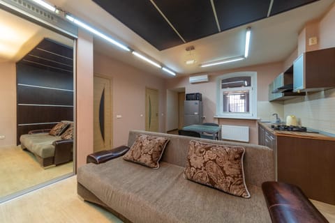 Просторная стильная студия возле метро Южный Вокзал. Apartment in Kharkiv