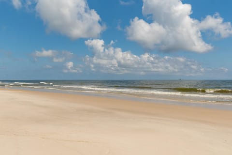 Beachaholic House in Dauphin Island