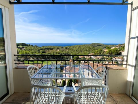 Day, Natural landscape, View (from property/room), Balcony/Terrace, Balcony/Terrace, Dining area, Sea view