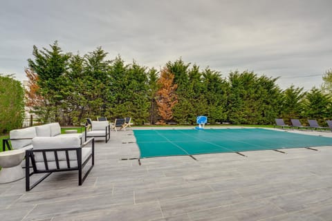 Stunning Westhampton Beach Home with Private Pool Haus in Quiogue