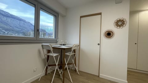 Dining area, Mountain view