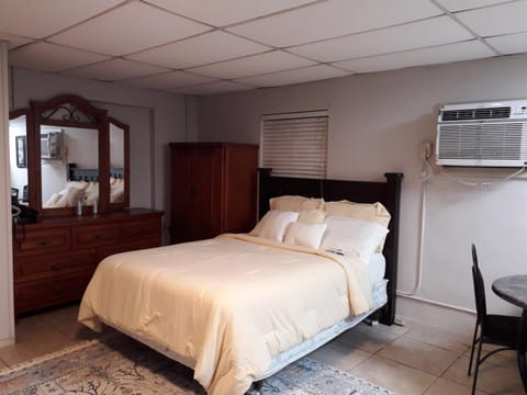 Roomy Comfortable Suite Bed and Breakfast in North Miami Beach