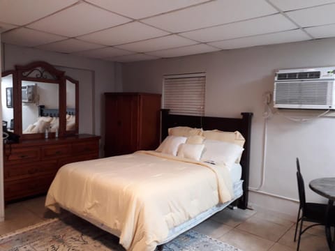 Roomy Comfortable Suite Bed and Breakfast in North Miami Beach