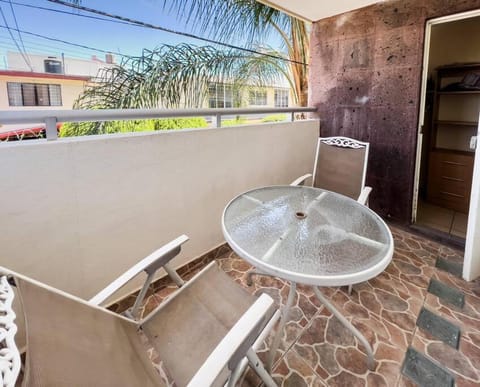 Great Comfort & Location Apt, Sleeps 5 Condo in San Luis Potosi