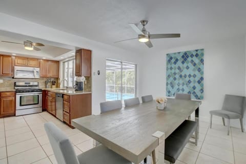 Serenity Spot Cozy Home W Pool & Nature Views! Villa in Lauderhill