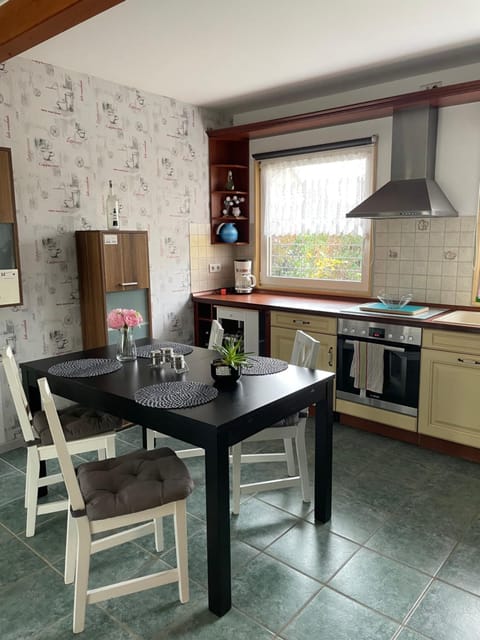 Kitchen or kitchenette, Dining area, dishwasher, oven, stove