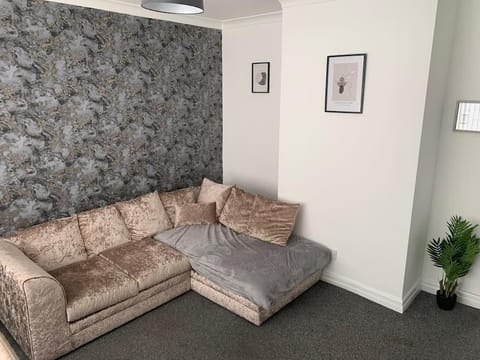 Contractor Stays by Furnished Accommodation Manchester - Free Parking Condo in Prestwich