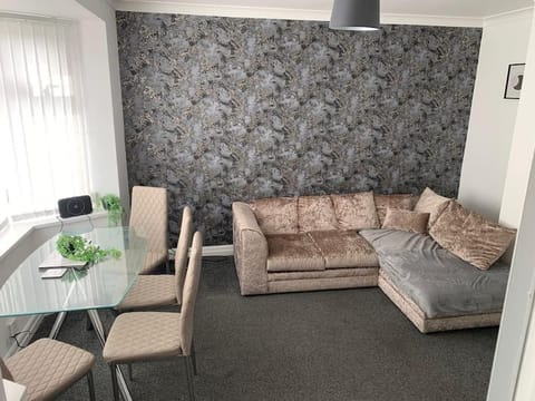 Contractor Stays by Furnished Accommodation Manchester - Free Parking Condo in Prestwich
