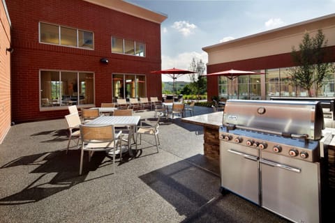 Homewood Suites by Hilton Pittsburgh Airport/Robinson Mall Area Hotel in Moon Township