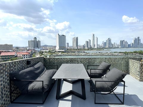 AmazINN Places Penthouse Deluxe, Skyline and Private Rooftop Condo in Panama City, Panama
