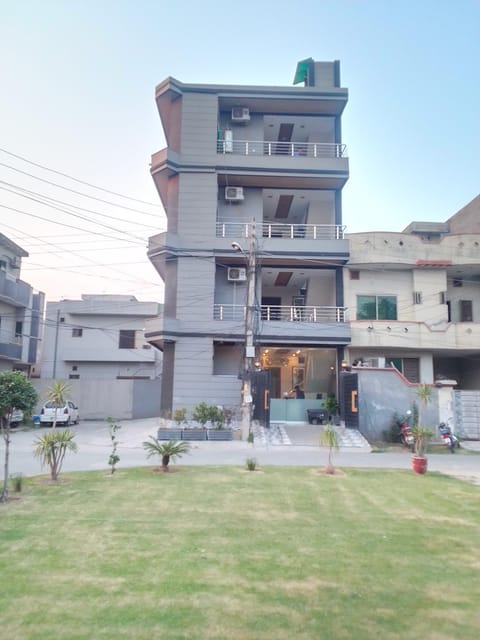 Dove Inn Family Residency Johar Town Hostel in Lahore