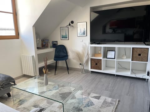 Communal lounge/ TV room, TV and multimedia, Living room