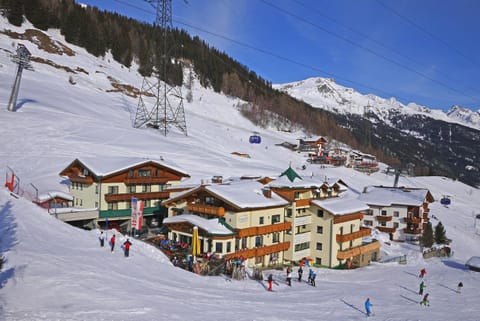 Restaurant/places to eat, Facade/entrance