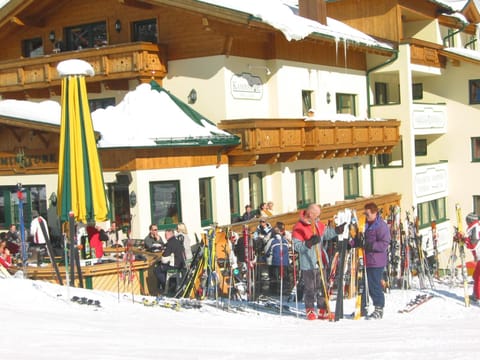 People, Balcony/Terrace, group of guests