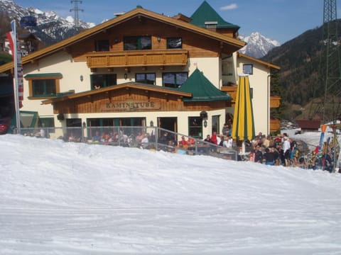 Facade/entrance, Balcony/Terrace