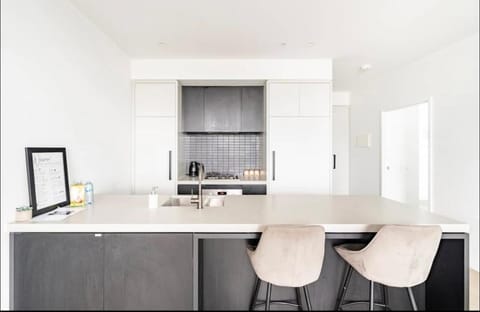 Modern Clayton apartment close to uni and hospital Apartment in City of Monash