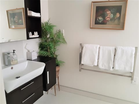 Shower, Bathroom, Bath, towels