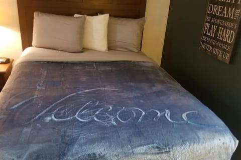 OSU 2 Queen Beds Hotel Room 226 Wi-Fi Hot Tub Booking Condominio in Stillwater