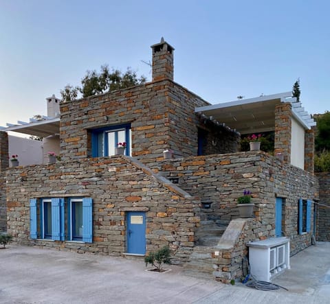 Charming Vourkari Stone Home 1 - Minutes from port House in Kea-Kythnos