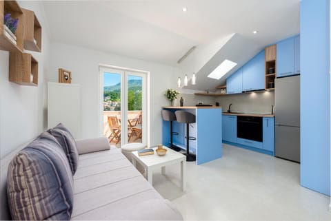 Kitchen or kitchenette, Living room