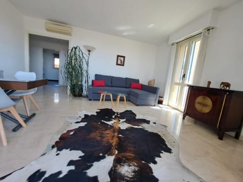 Living room, Seating area, air conditioner