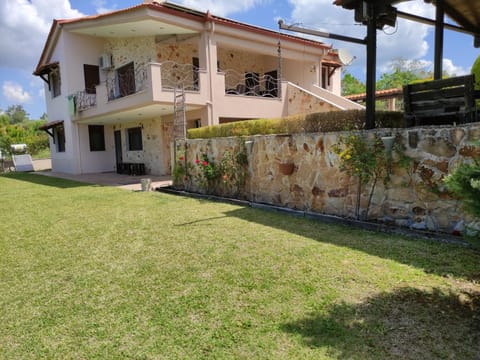 Property building, Day, Garden, Garden view