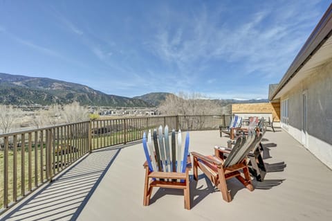 Great Salida Getaway - 20 minutes to Monarch with Spa & Gameroom House in Poncha Springs
