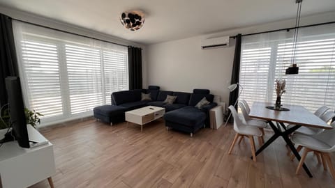 Klimatizovaný Apartmánový dom, s vírivkou, 1B House in Bratislava