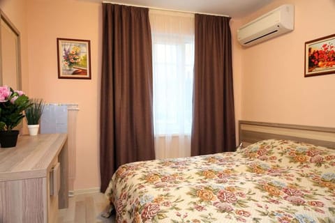 Bed, Photo of the whole room, Bedroom, air conditioner