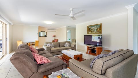 Gone Coastal - Three Bedroom Unit Maison in Woorim