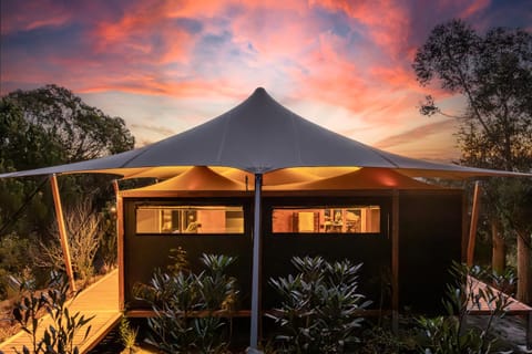 The Enchanted Retreat - Unforgettable Luxury Glamping Luxury tent in Havelock North