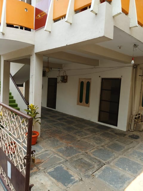 SREE SANKARI SREVICE APARTMENTS Appartamento in Vijayawada
