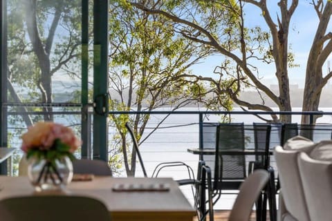 Tranquil Waterfront Retreat Casa in Lake Macquarie