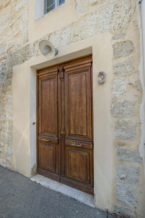 Unique Villa in Famous Provence Historic Village Villa in Villeneuve-lès-Avignon