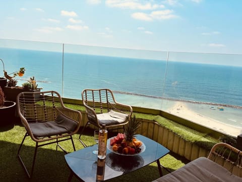 Natural landscape, Balcony/Terrace, Sea view