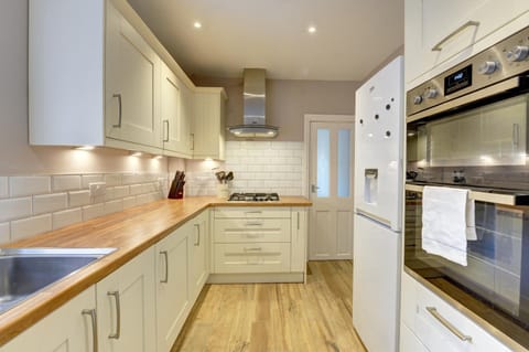 The Dudley House I Spacious Executive House with Big Kitchen, Dining Space and Garden in Castle Quarter I eco-Short Term Let by SILVA Eigentumswohnung in Bedford