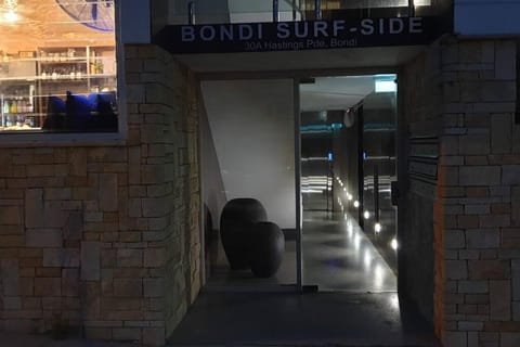 Modern-Stylish 2 Bed 2 Bath Penthouse -Bondi Beach Apartamento in Sydney