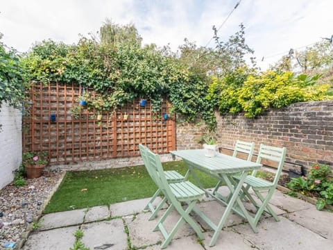 Patio, Garden, Dining area