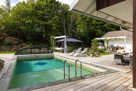 Spacious and fantastic villa with pool in beautiful Kullavik House in Gothenburg