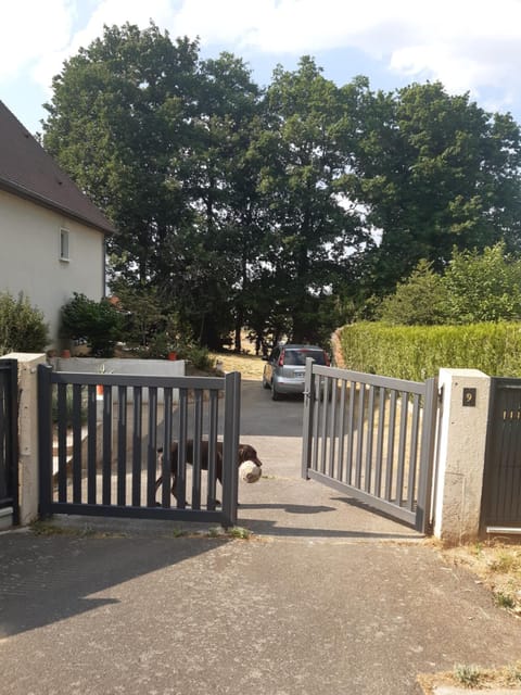 Chambre à 5 minutes du circuit Bed and Breakfast in Le Mans