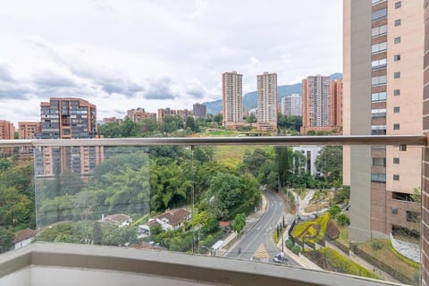 801 El Poblado! Beat Medellin experience Jacuzzi Apartment in Envigado