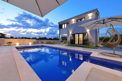 Property building, Patio, Pool view, Swimming pool, sunbed