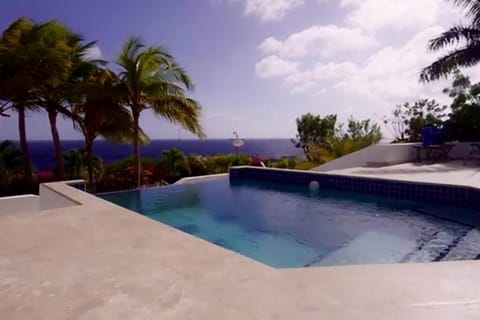 VillaDelSol-Ocean Front Resort-Pool-up to 8 Guests-Walk to the Beach Villa in Curaçao