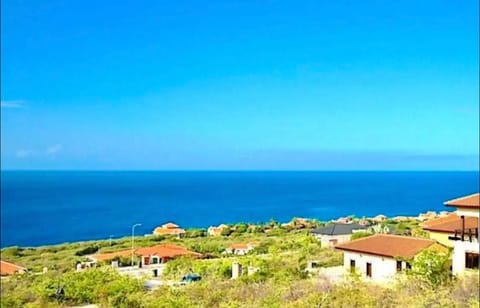 VillaDelSol-Ocean Front Resort-Pool-up to 8 Guests-Walk to the Beach Chalet in Curaçao