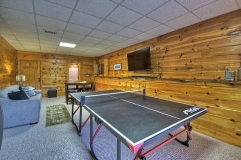Pet Friendly Cabin with Hot Tub in North GA Mnts House in Union County
