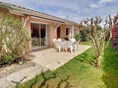 Patio, Garden, Dining area, Garden view