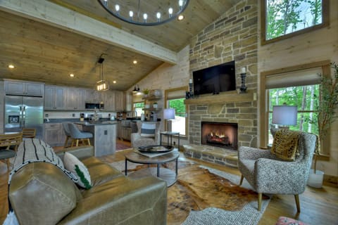 By The Peaks -Gorgeous Mtn Views Haus in Mineral Bluff
