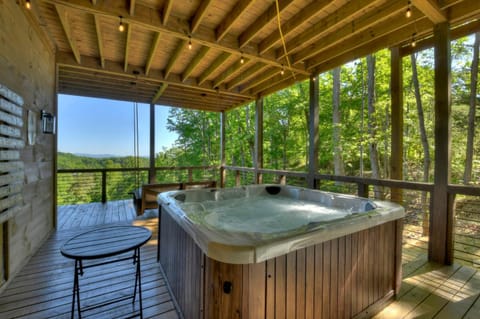 4 Dancing Bears- Mtn Views Hot Tub Custom Design House in Blue Ridge