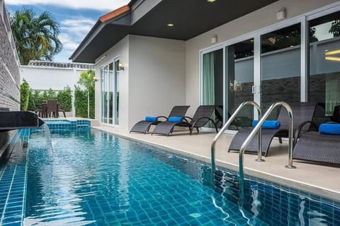 Balcony/Terrace, Swimming pool