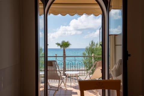 Patio, Day, View (from property/room), Balcony/Terrace, Seating area, Sea view